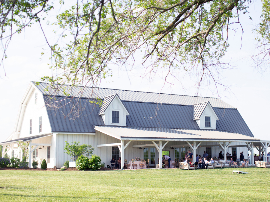 A wedding at Blue Bell Farm in Fayette Missouri by wedding photographer Love Tree Studios.
