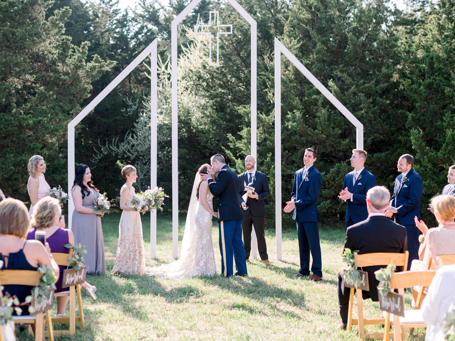 Columbia Missouri wedding by missouri wedding photographer Love Tree Studios.