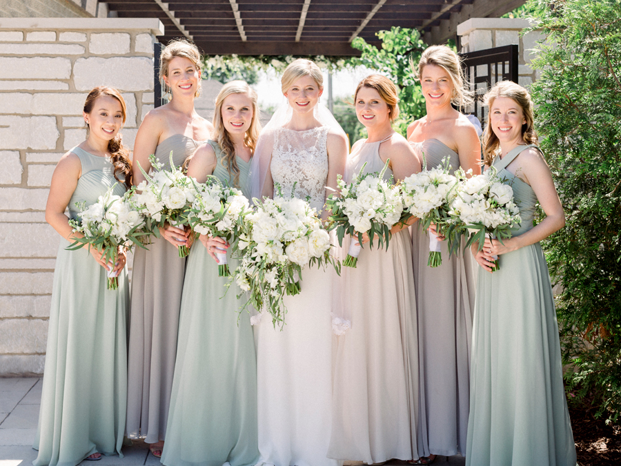 The wedding party pose for a Jefferson City Missouri wedding by Love Tree Studios.