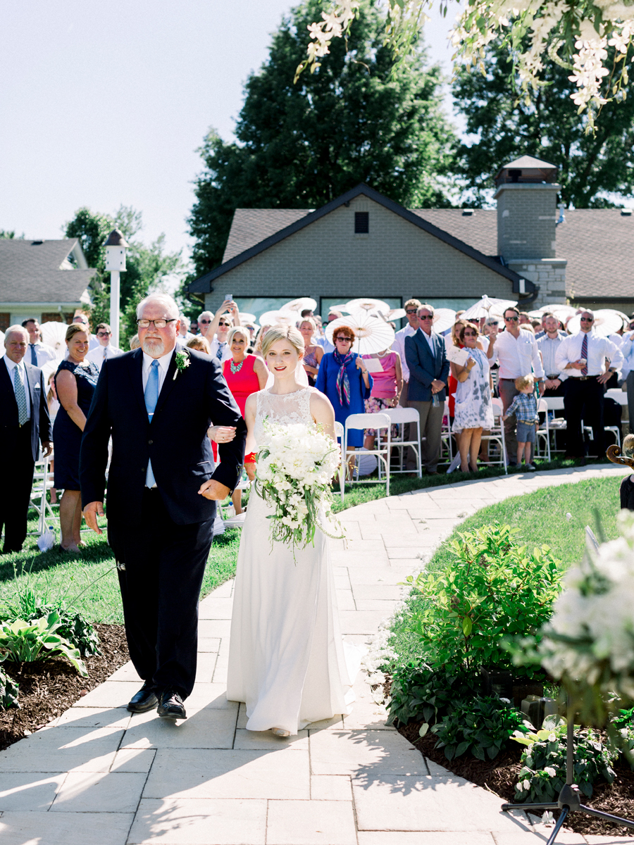 A beautiful outdoor Jefferson City Missouri wedding by Missouri wedding photographer Love Tree Studios.
