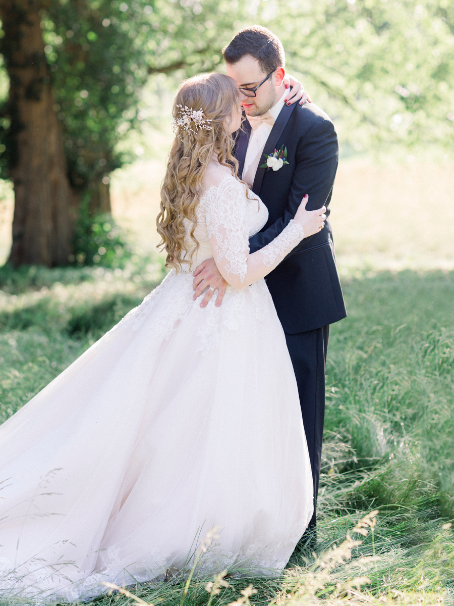 A beautiful wedding celebration at the Columbia Country Club by Missouri wedding photographer Love Tree Studios.