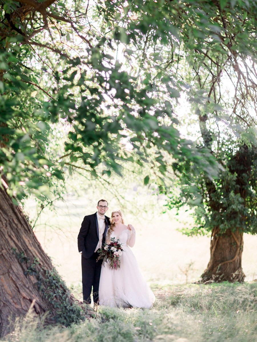 Missouri photographer Love Tree Studios photographs a wedding at the Columbia Country Club.