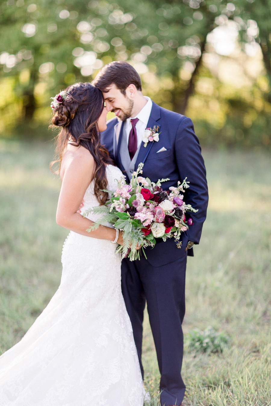 A beautiful wedding at Emerson Fields by Missouri wedding photographer Love Tree Studios.