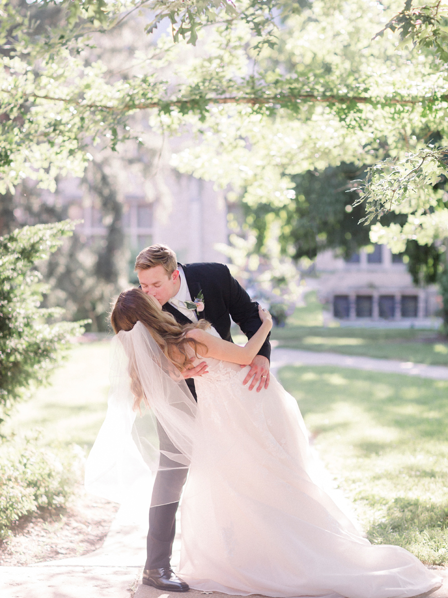 A Columbia, Missouri wedding by Love Tree Studios.