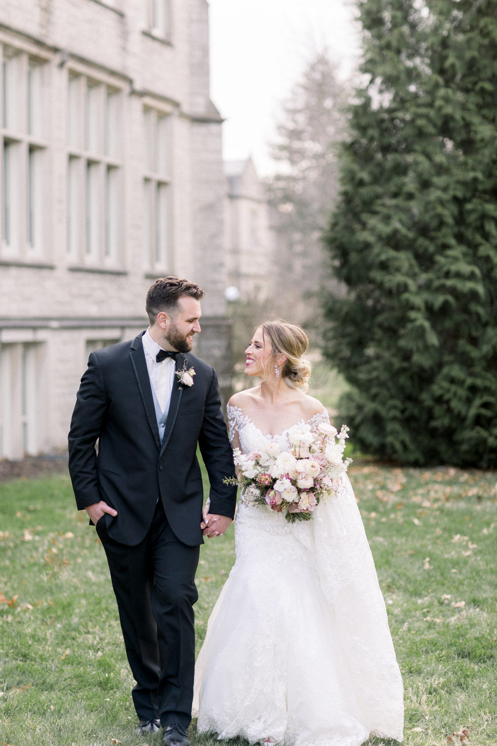 A spring wedding in Columbia, Missouri by Love Tree Studios