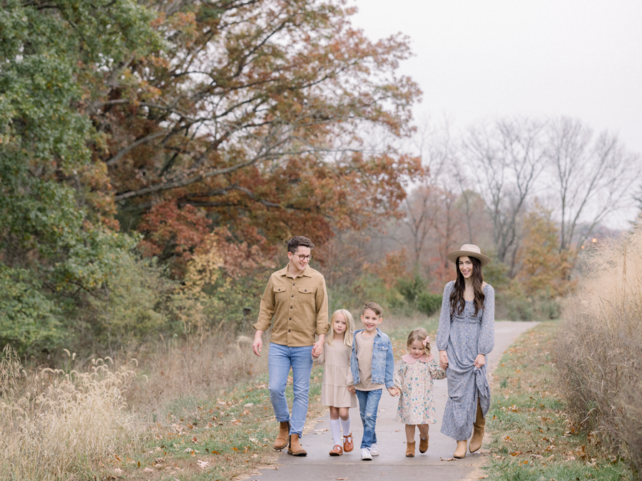 A rainy family portrait session in the fall in Columbia, Missouri by Love Tree Studios.