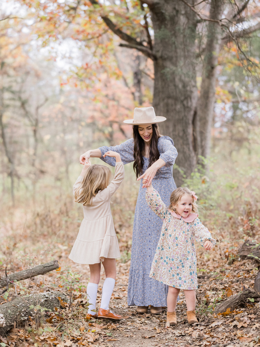 The Bedford family's rainy family portrait session by Missouri photographer Love Tree Studios.