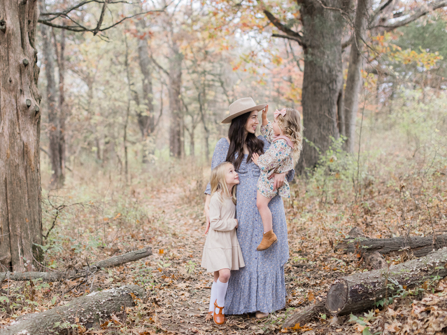 The Bedford family's rainy family portrait session by Missouri photographer Love Tree Studios.
