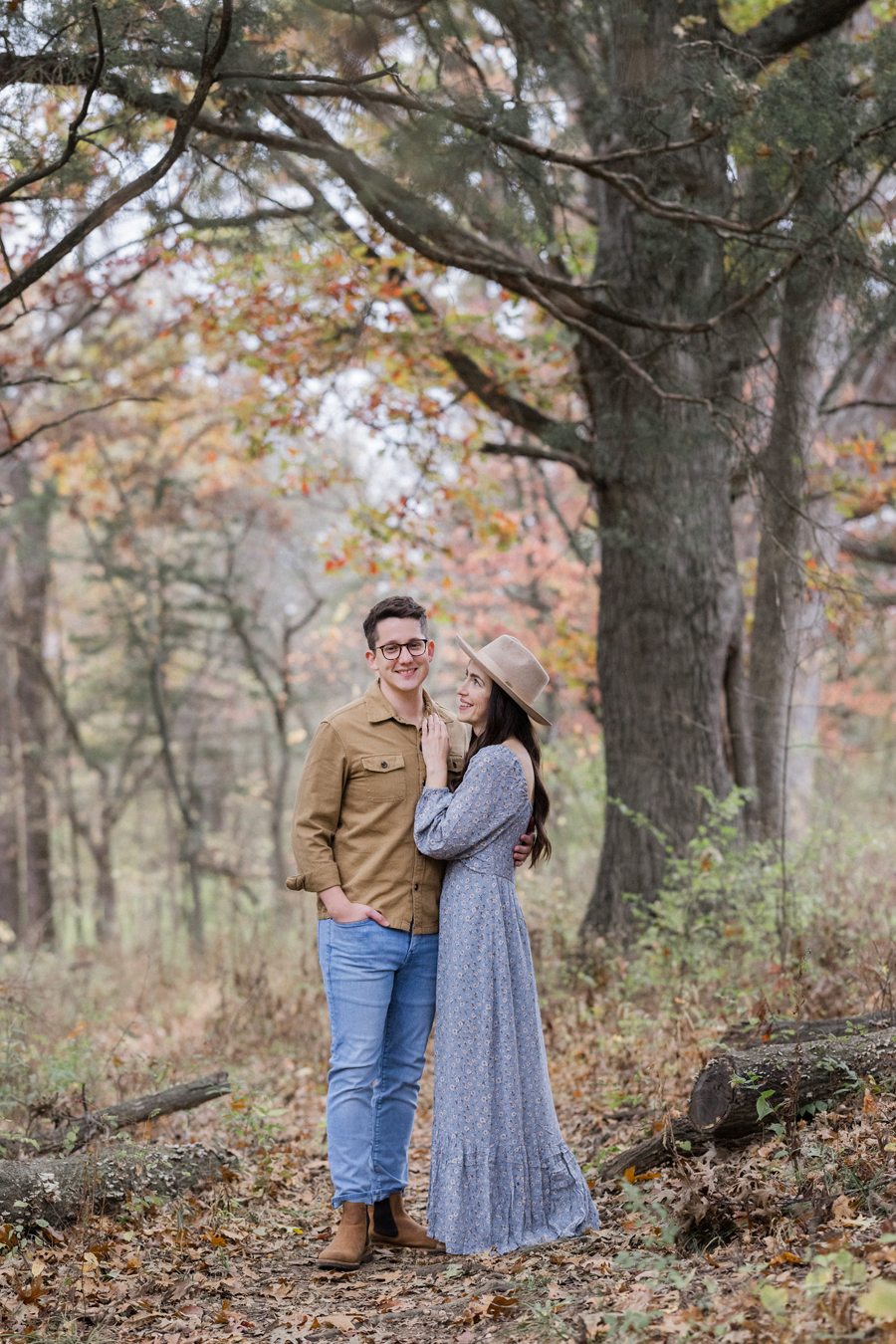 This rainy family portrait session by Missouri photographer Love Tree Studios has all the cozy fall vibes.