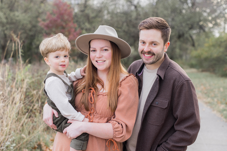Outdoor family portrait in fall by Columbia, Missouri family photographer Love Tree Studios.