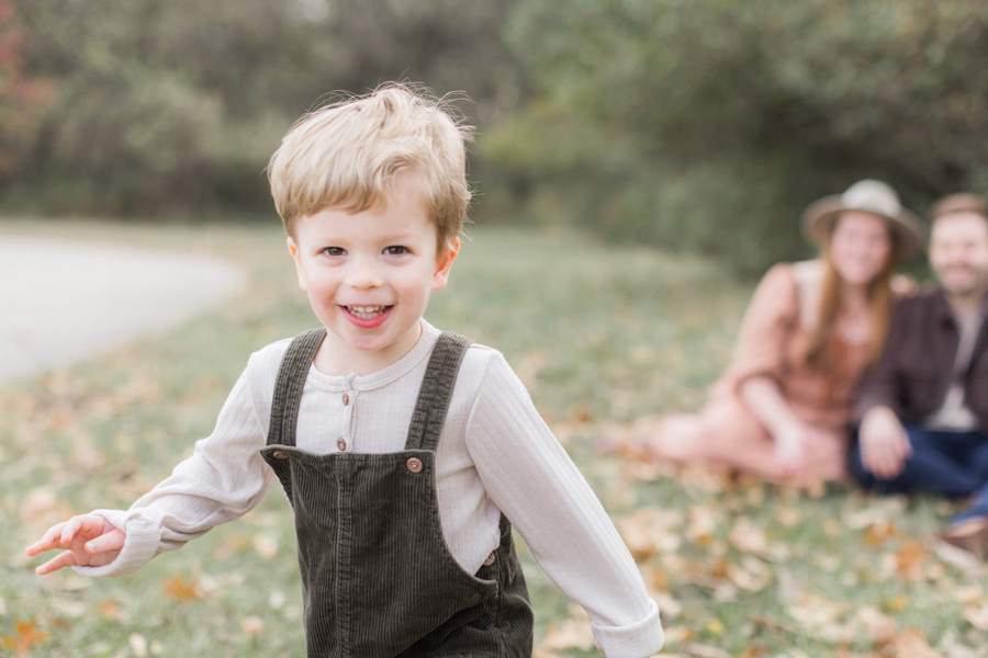 Outdoor family portrait in fall by Columbia, Missouri family photographer Love Tree Studios.