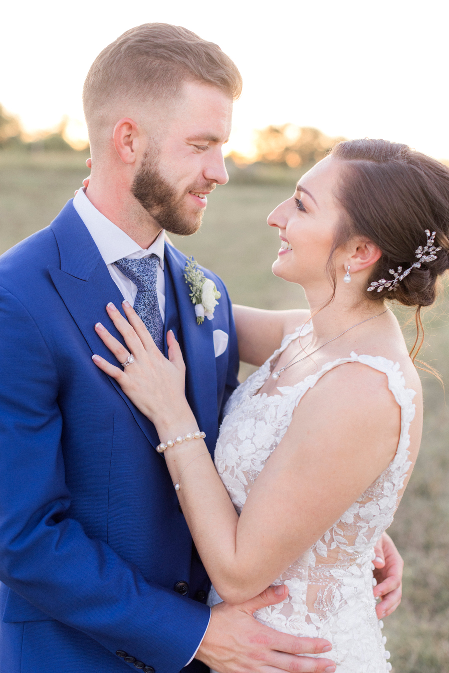 Sunset photos with the bride and groom at their Blue Bell Farm wedding by Missouri wedding photographer Love Tree Studios.