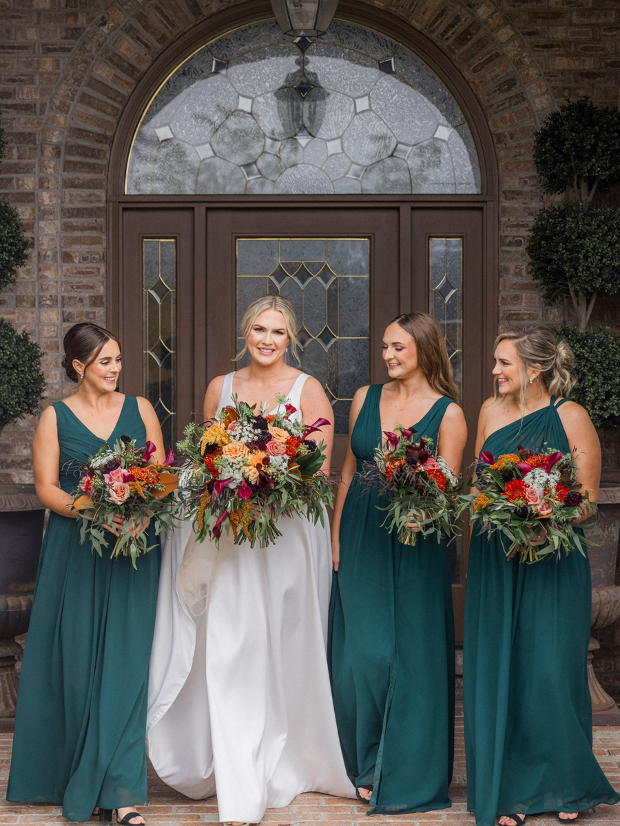 The bride poses with her bridesmaids during a Jefferson City, Missouri wedding by photographer Love Tree Studios.