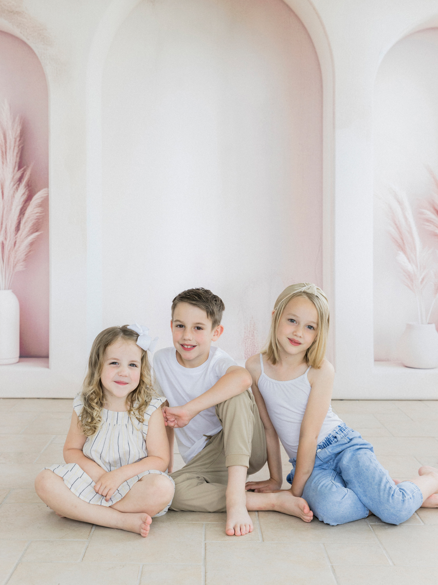 A laid back motherhood mini session in the Garden Studio by Columbia, Missouri family photographer Love Tree Studios.