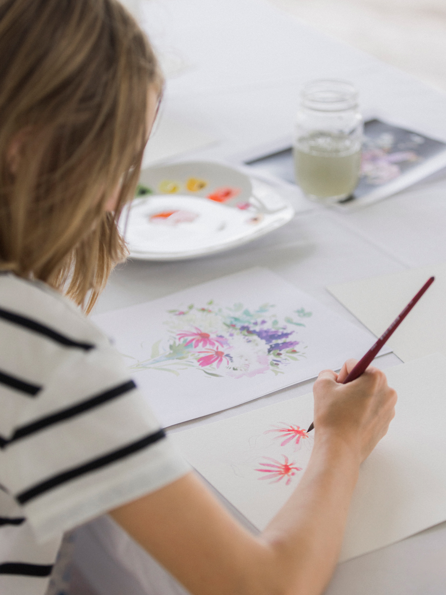 St. Louis artist Caitlin Allen instructing attendees on watercolor techniques at the Blue Bell Farm paint and picnic event.