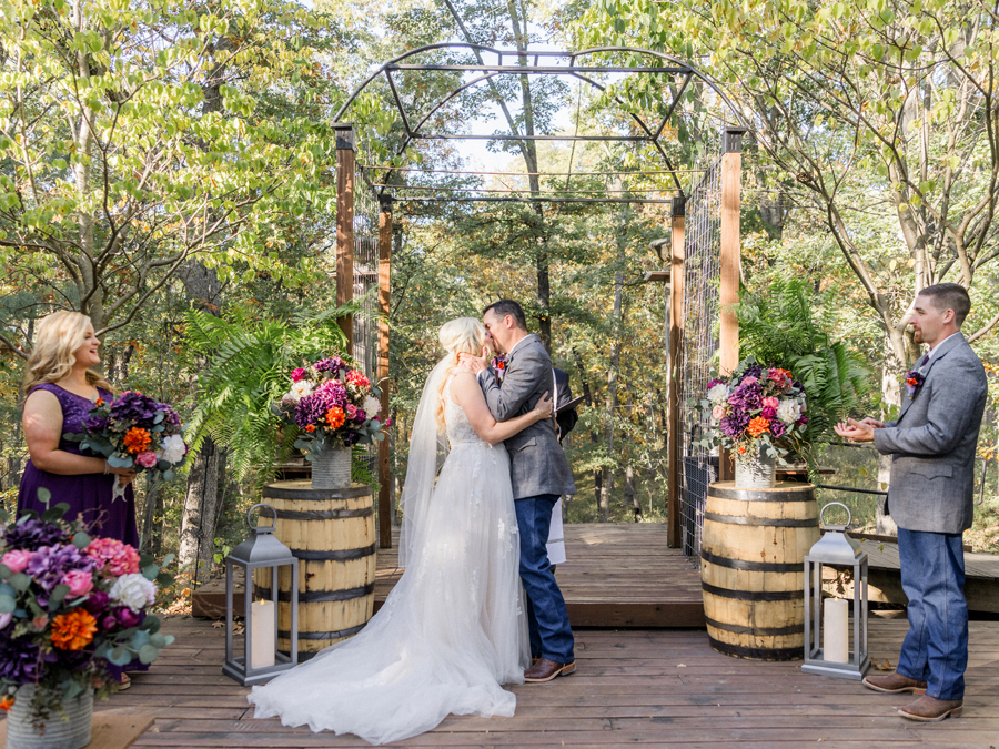 Wide-angle shot of Alpine Park and Gardens during Taylor and Troy’s chic Western Missouri wedding, captured by Love Tree Studios.